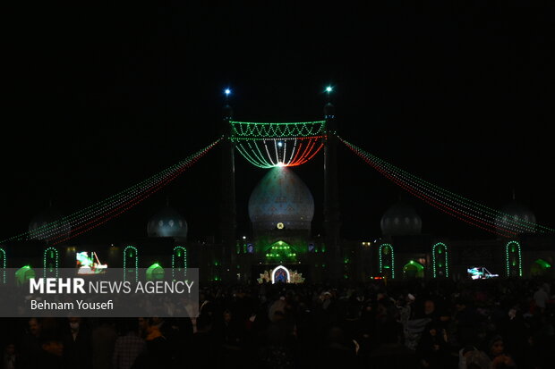 مسجد جمکران در شب نیمه شعبان