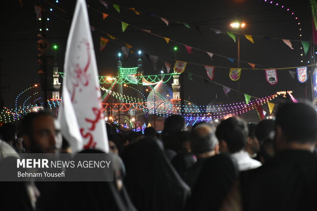 مسجد جمکران در شب نیمه شعبان