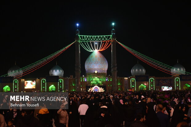 مسجد جمکران در شب نیمه شعبان