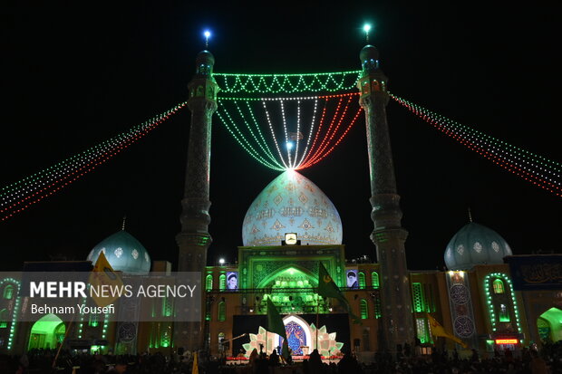 مسجد جمکران در شب نیمه شعبان