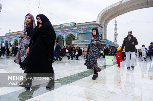 حال و هوای بارانی مسجد جمکران در نیمه شعبان