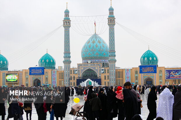 حال و هوای بارانی مسجد جمکران در نیمه شعبان