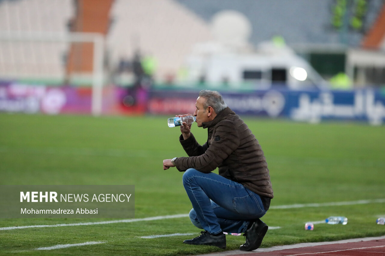 یحیی گلمحمدی سرمربی تیم فوتبال پرسپولیس تهراندر دیدار تیم های فوتبال پرسپولیس تهران و سپاهان اصفهان حضور دارد