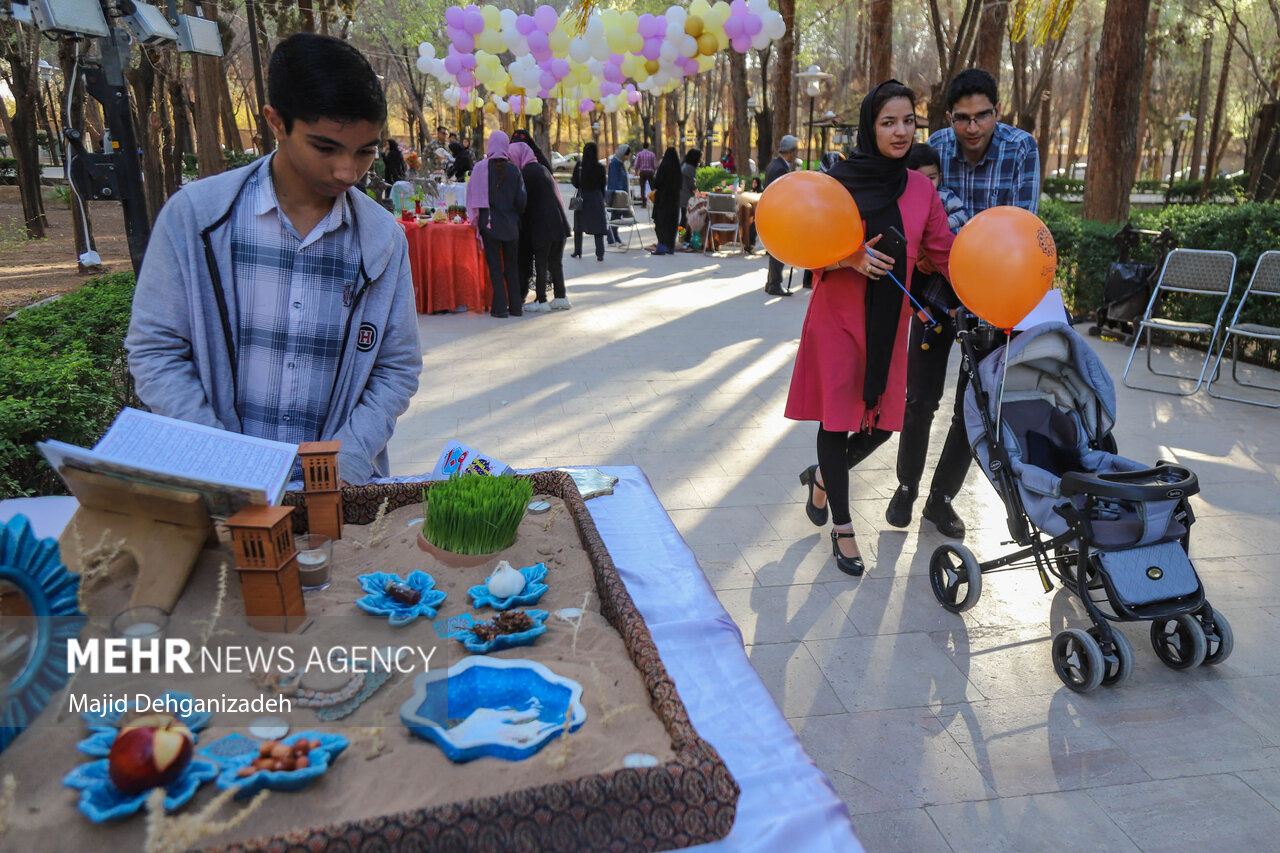 سفره‌های هفت‌سین در یزد گسترده شد