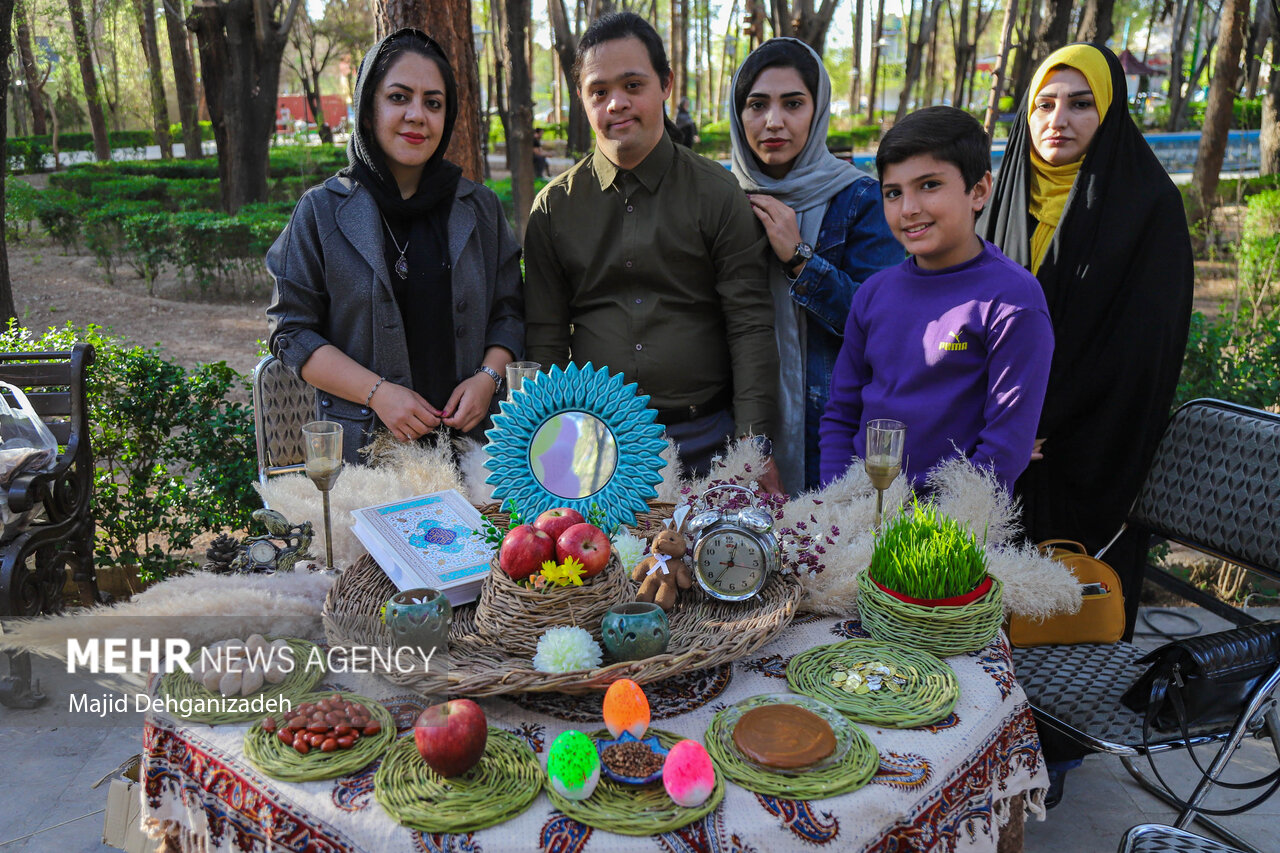 سفره‌های هفت‌سین در یزد گسترده شد