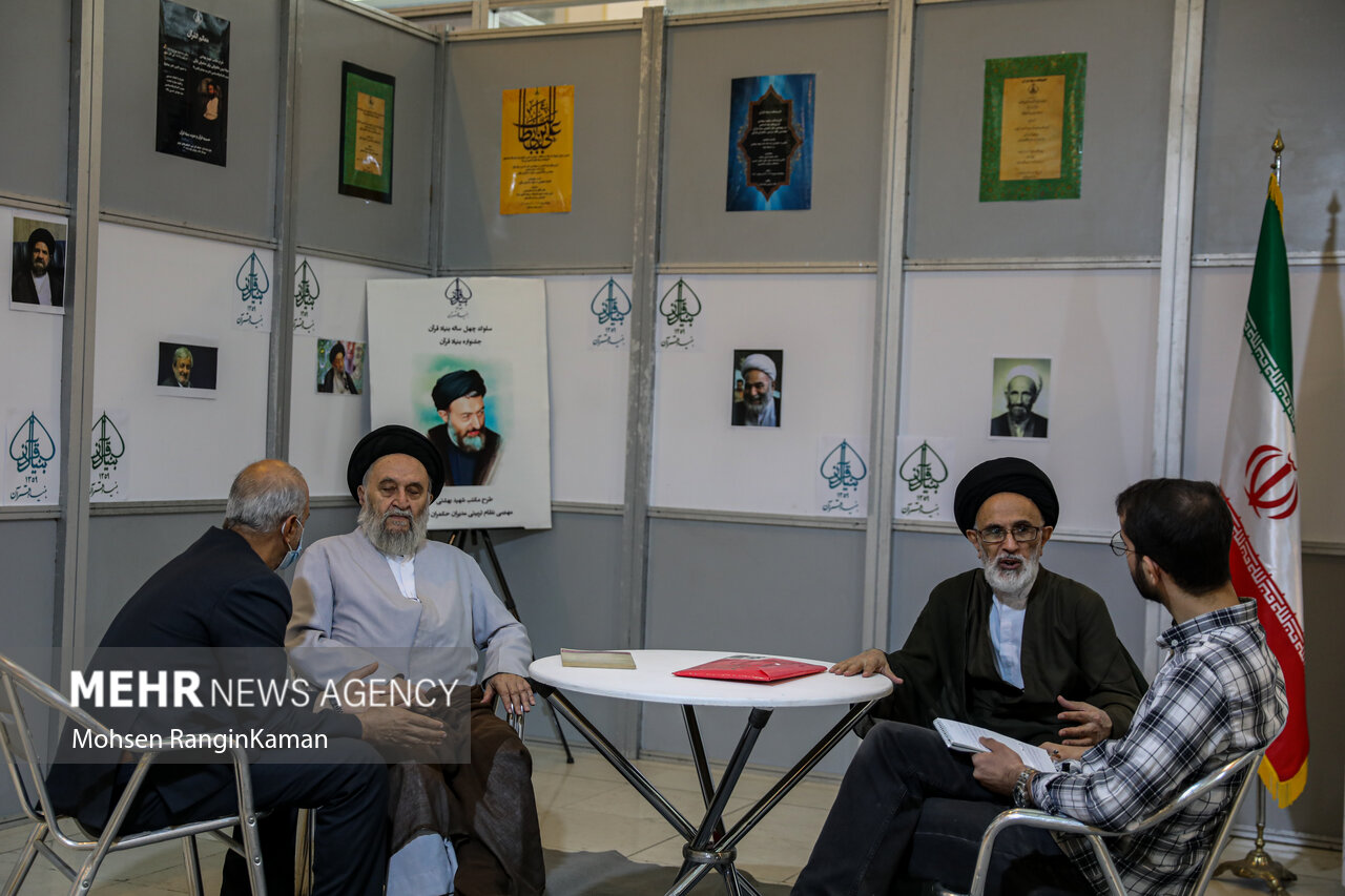 سی‌امین دوره نمایشگاه بین المللی قرآن کریم با حضور پورشور مردم مومن و روزه‌دار تهران در مصلی تهران آغاز به کار کرد