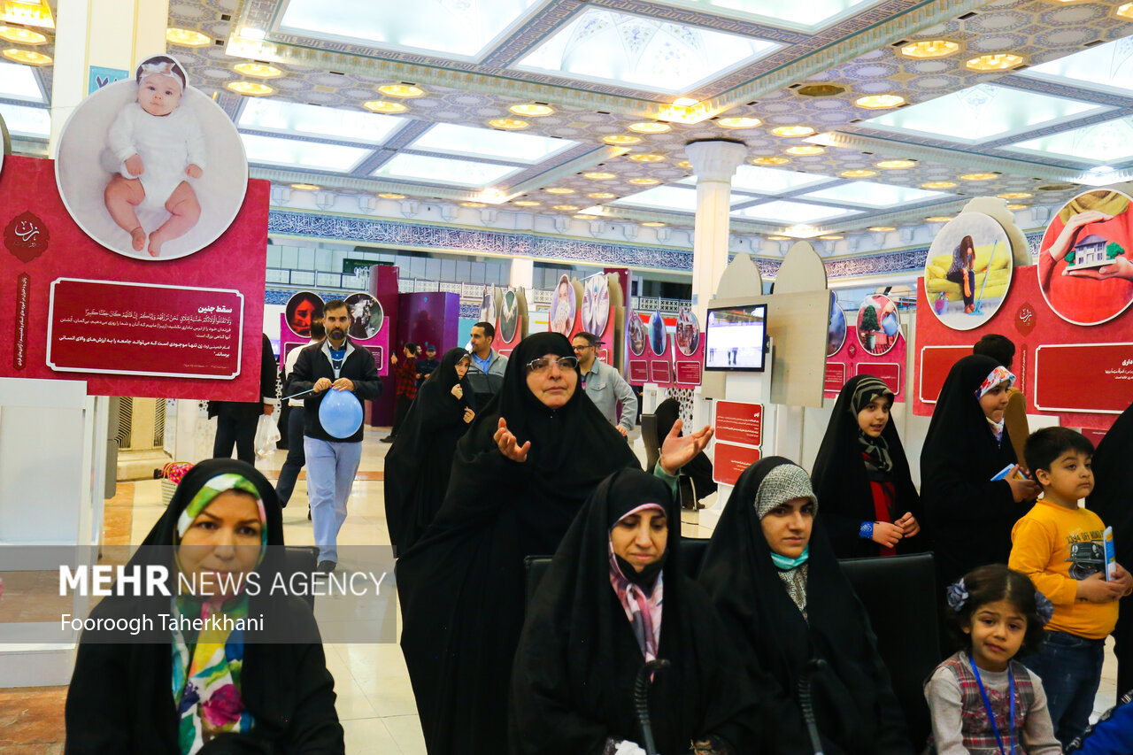 سی‌امین نمایشگاه بین المللی قرآن کریم با شعار «می خوانمت» تا ۲۶ فروردین‌ماه ۱۴۰۲ در بخش های مختلف همچون پویش جلسات خانگی، فرهنگ دانش بنیان، مشاوره های قرآن بنیان، تور مجازی و تلویزیون اینترنتی در مصلی امام خمینی (ره) پذیرای عموم علاقمندان است