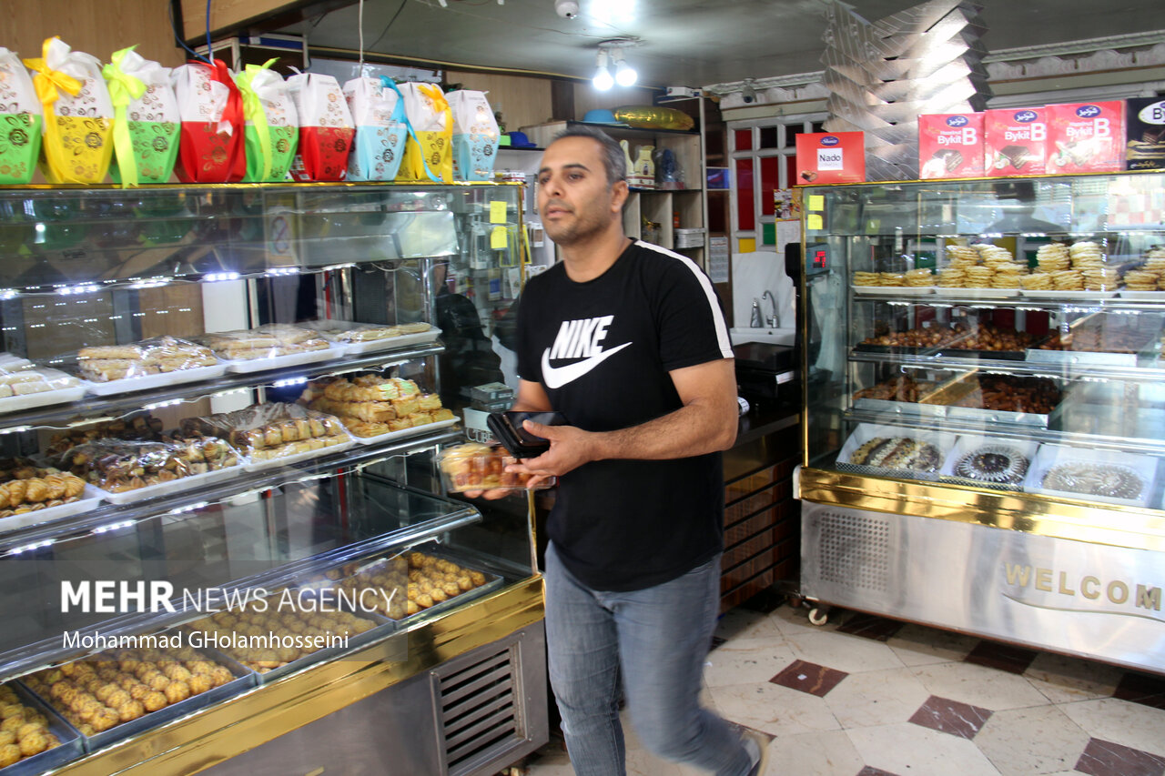آش بوشهری، زولبیا، بامیه، رنگینیگ، خرما و ارده افطاری بوشهری