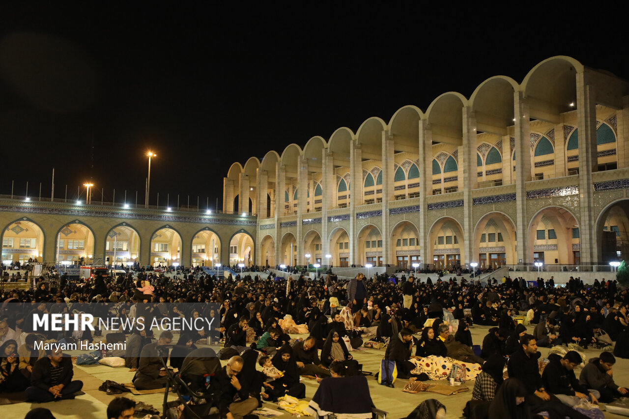 مراسم احیای شب بیست و یکم ماه رمضان با حضور پرشور مردم در مصلی تهران شامگاه ۲۳ فروردین ماه ۱۴۰۲ برگزار شد