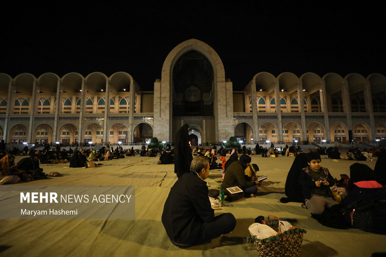 مراسم احیای شب بیست و سوم ماه رمضان با حضور پرشور مردم در مصلی تهران شامگاه ۲۵ فروردین ماه ۱۴۰۲ برگزار شد