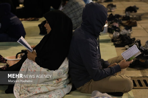 مراسم احیای شب بیست و سوم ماه رمضان با حضور پرشور مردم در مصلی تهران شامگاه ۲۵ فروردین ماه ۱۴۰۲ برگزار شد