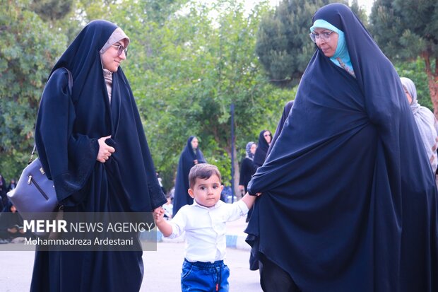 نماز عید فطر در ورامین برگزار شد