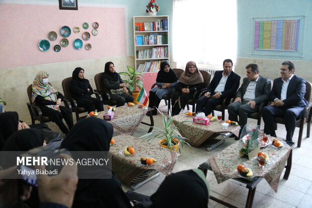 حضور سرپرست وزارت آموزش و پرورش در مدرسه دخترانه کرمانشاه