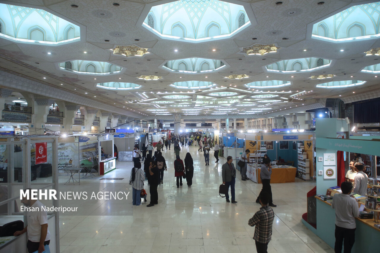 سی و چهارمین نمایشگاه بین المللی کتاب تهران از صبح امروز چهارشنبه ۲۰اردیبهشت ۱۴۰۲ در مصلی تهران افتتاح شد