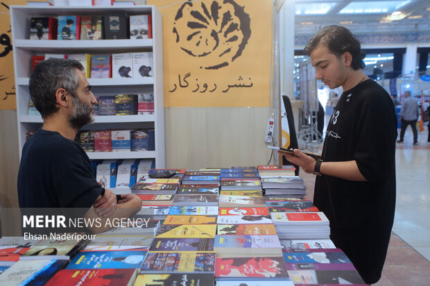 سی و چهارمین نمایشگاه بین المللی کتاب تهران از صبح امروز چهارشنبه ۲۰اردیبهشت ۱۴۰۲ در مصلی تهران افتتاح شد