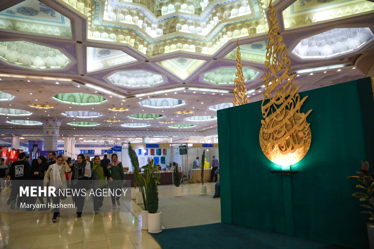 سی‌ و چهارمین دوره نمایشگاه بین‌المللی کتاب (از ۲۰ تا ۳۰ اردیبهشت ۱۴۰۲ ) با شعار «آینده خواندنی است» بصورت حضوری در مصلای امام خمینی(ره) و مجازی (ketab.ir) در حال برگزاری است