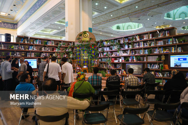 سی‌ و چهارمین دوره نمایشگاه بین‌المللی کتاب (از ۲۰ تا ۳۰ اردیبهشت ۱۴۰۲ ) با شعار «آینده خواندنی است» بصورت حضوری در مصلای امام خمینی(ره) و مجازی (ketab.ir) در حال برگزاری است