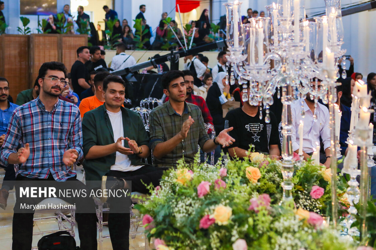 جشن بزرگ ازدواج دانشگاهیان دانشگاه علوم پزشکی تهران بعدازظهر یکشنبه ۲۴ اردیبهشت ۱۴۰۲ با حضور ۱۵۰ زوج در مرکز همایش های دانشگاه علوم پزشکی تهران برگزار شد