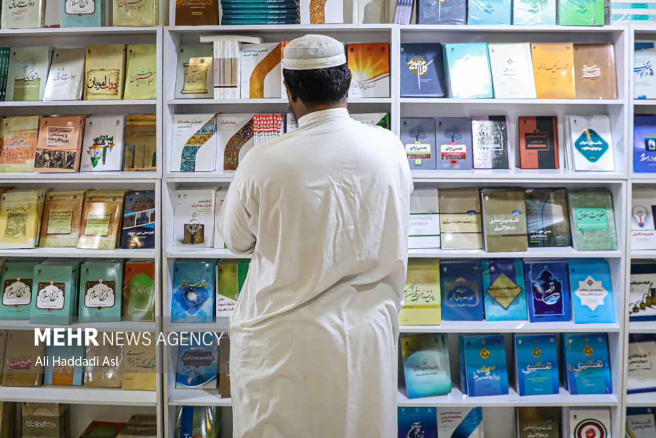 سی و چهارمین دوره نمایشگاه بین‌المللی کتاب (از ۲۰ تا ۳۰ اردیبهشت ۱۴۰۲ ) با شعار «آینده خواندنی است» بصورت حضوری در مصلای امام خمینی(ره) و مجازی (ketab.ir) در حال برگزاری است