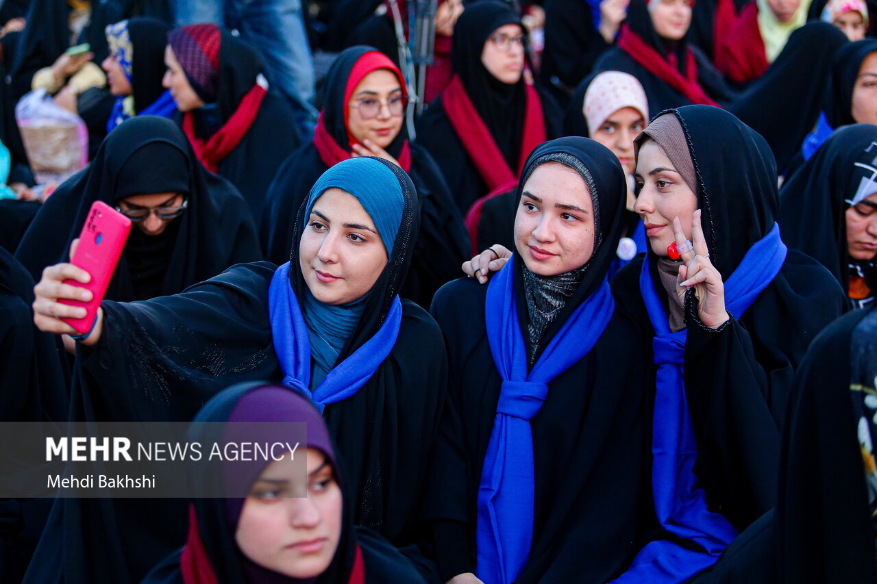 اجتماع دختران دانشجو به مناسبت روز دختر در قم