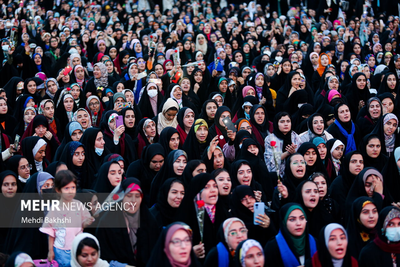 اجتماع دختران دانشجو به مناسبت روز دختر در قم