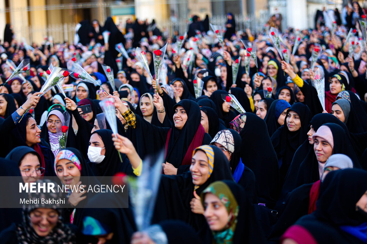 اجتماع دختران دانشجو به مناسبت روز دختر در قم