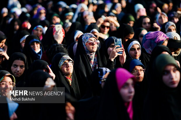 اجتماع دختران دانشجو به مناسبت روز دختر در قم