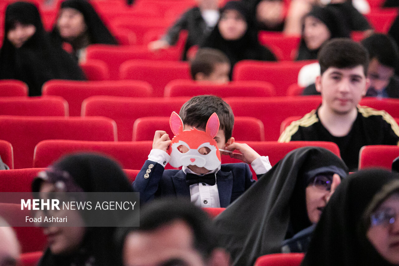 مراسم جایزه ملی جوانی جمعیت با حضور محمد مخبر معاون اول رئیس جمهور، محمدمهدی اسماعیلی وزیر ارشاد، سید حمید سجادی وزیر ورزش و جوانان و بهرام عین‌اللهی وزیر بهداشت صبح روز شنبه ۳۰ اردیبهشت ۱۴۰۲ در تالار وحدت برگزار شد.