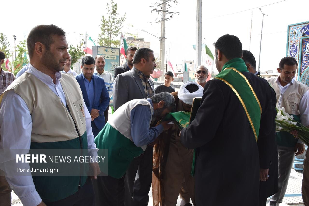 مراسم استقبال از پرچم متبرک بارگاه مطهر حضرت معصومه (س) در گلزار شهدای زاهدان