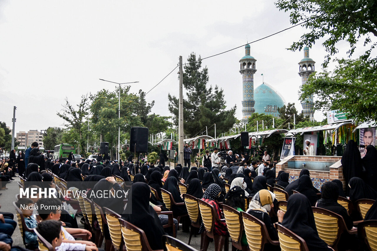 آئین تجلیل از خانواده شهید عجمیان