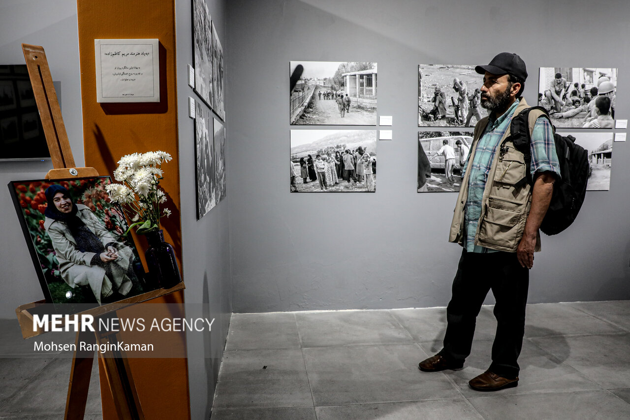 نمایشگاه عکس «آن پنج نفر»، شامل ۱۰۰ عکس از پنج عکاس جوان در دوران انقلاب اسلامی، دفاع مقدس و جنگ بوسنی است که توسط شهید محسن چوبدار، شهید ابراهیم اصغرزاده، مرحوم قربان خلیلی، مرحومه مریم کاظم‌زاده و بهرام محمدی‌فرد عکاسی شده است.