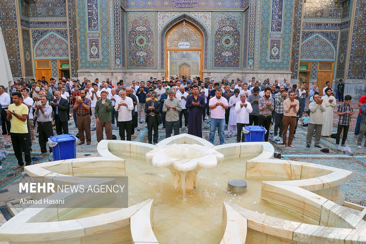 اقامه نماز عید سعید قربان در حرم امام رضا (ع)