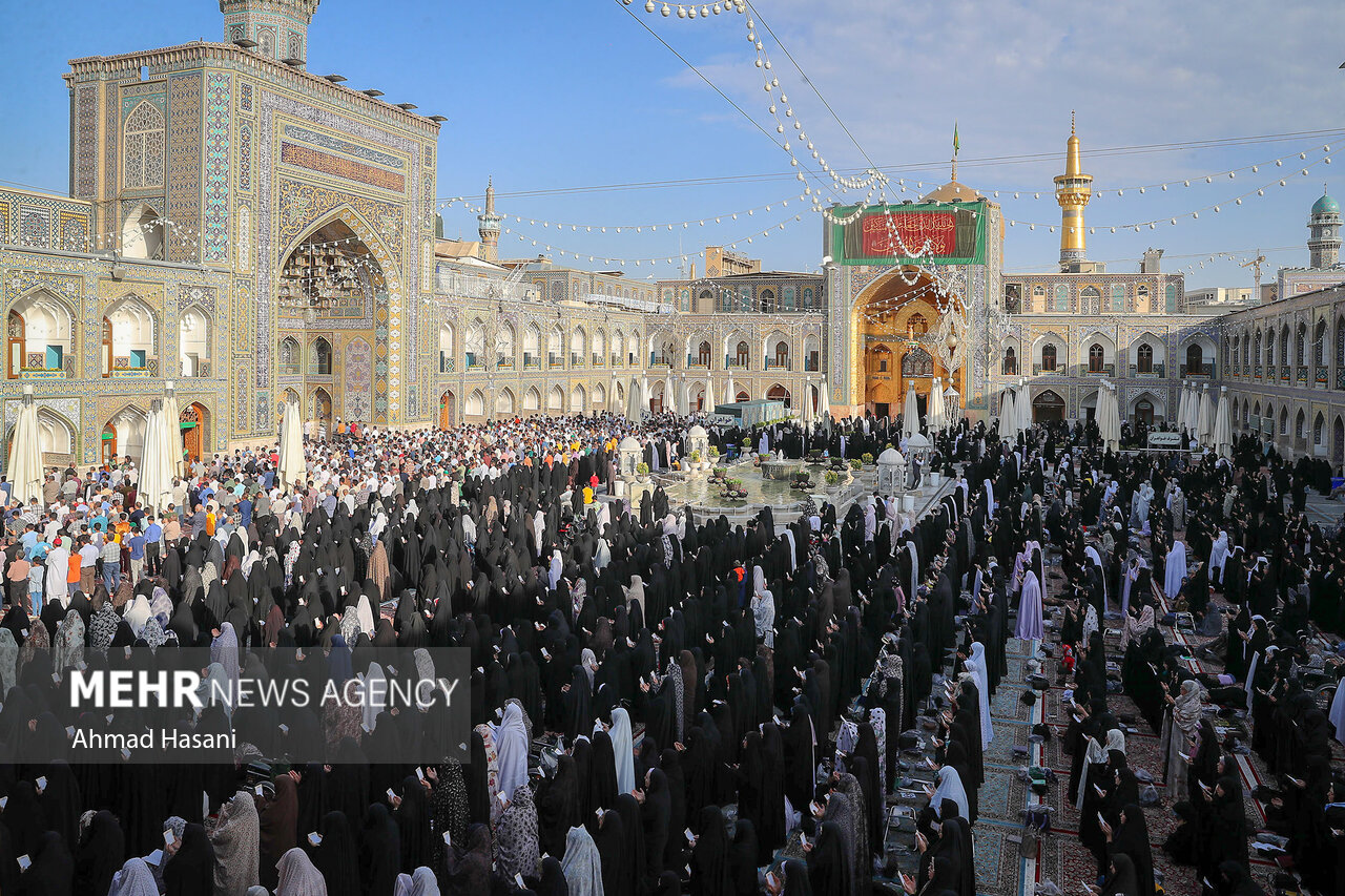 اقامه نماز عید سعید قربان در حرم امام رضا (ع)