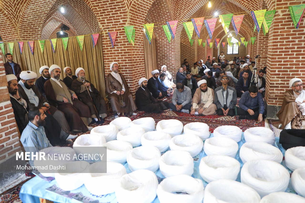 جشن عمامه گذاری طلاب علوم دینی در اردبیل