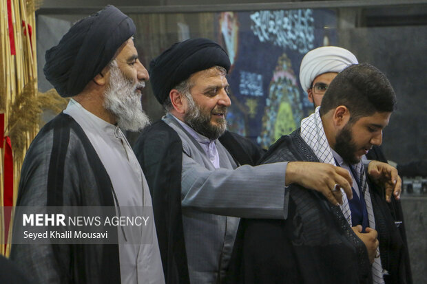 آیین عمامه گذاری جمعی از طلاب خوزستان