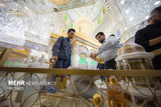 شستشوی حرم مطهر امام حسین (ع)