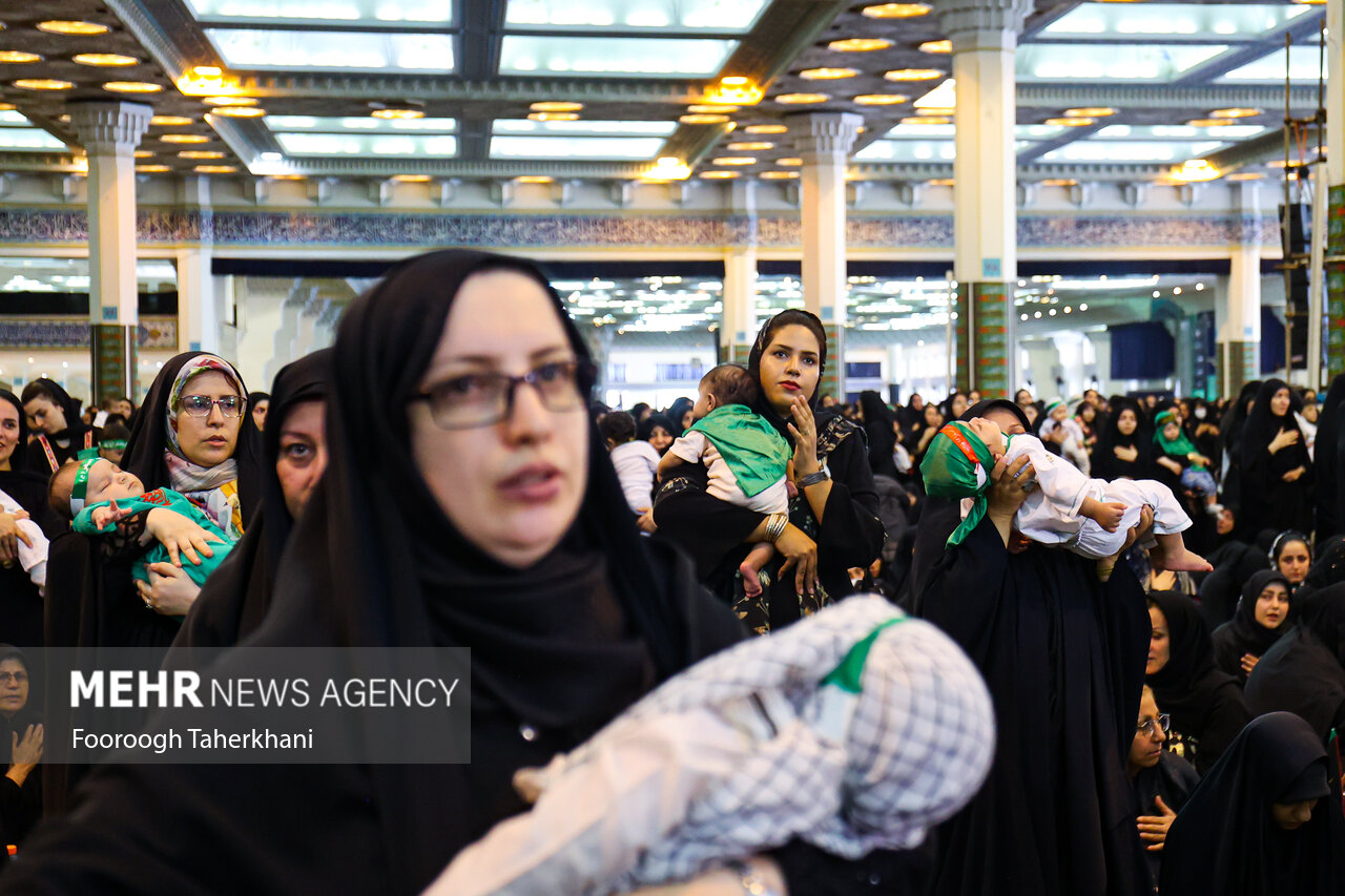مراسم شیرخوارگان حسینی در مصلی تهران همزمان با فرارسیدن اولین جمعه ماه محرم مصادف با ۳۰ تیر ۱۴۰۲ مراسم شیرخوارگان حسینی با حضور مادران و نوزادان در مصلی امام خمینی (ره) تهران برگزار شد