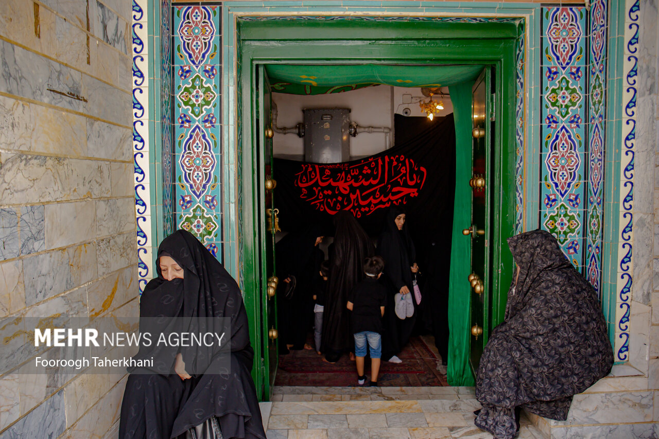 حسینیه سادات اخوی با قدمت حدود ۲۰۰ سال یکی از اولین و قدیمی‌ترین تکایای تهران است