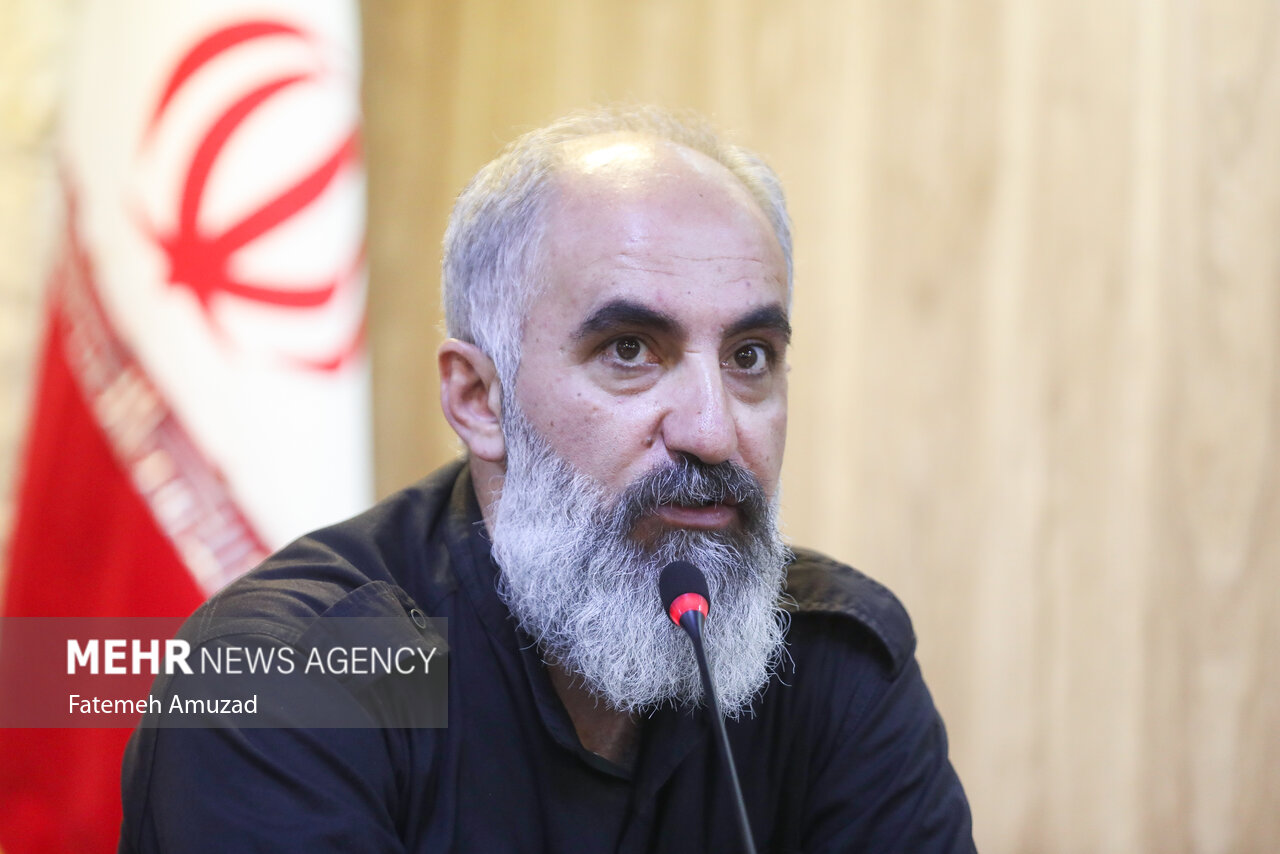 مهدی عرفاتی دبیر جشنواره ملی رسانه‌های کشور در نشست خبری معاون مطبوعاتی وزیر ارشاد حضور دارد