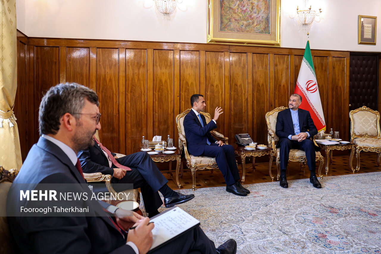 حسین امیر عبداللهیان وزیر امور خارجه ایران ظهر امروز با لوئیجی دی مایو، نماینده ویژه اتحادیه اروپا در منطقه خلیج فارس دیدار گفتگو کرد