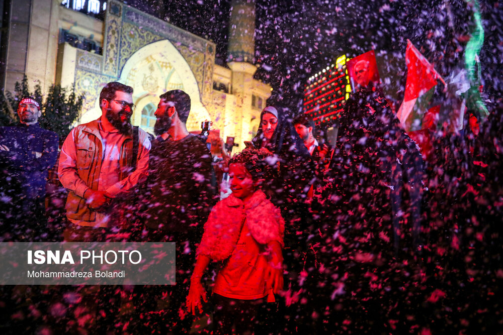 جشن مردم تهران پس از حملات مقاومت به رژیم صهیونیستی