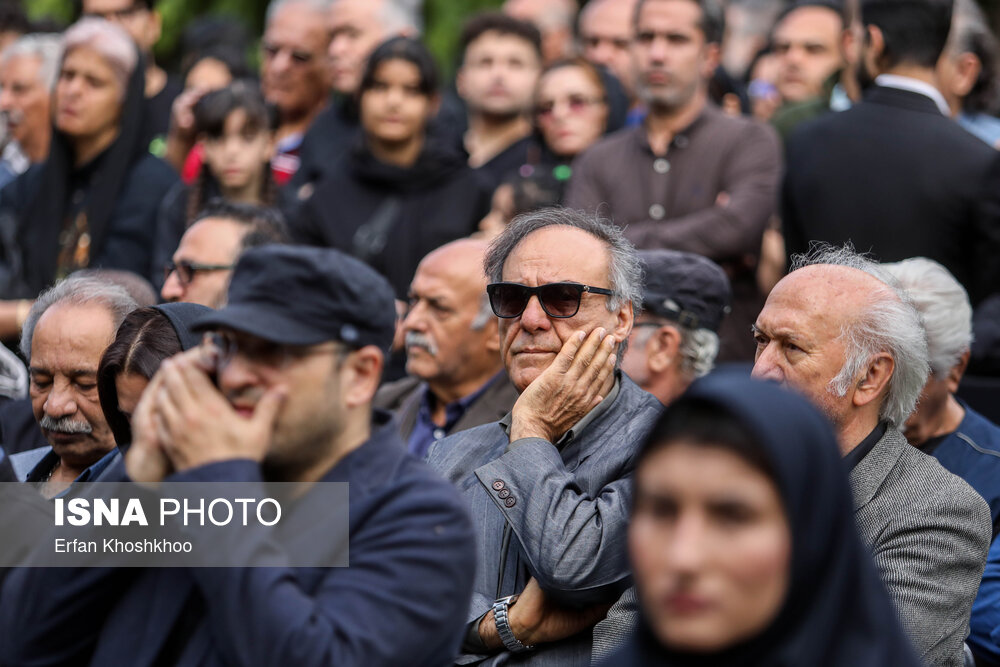قطب الدین صادقی در مراسم تشییع پیکر زنده یاد آتیلا پسیانی