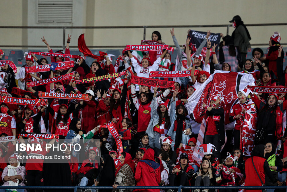 حضور هواداران خانم پرسپولیس در مسابقه فوتبال پرسپولیس تهران - استقلال تاجیکستان