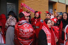 ورود هواداران خانم پرسپولیس تهران به ورزشگاه آزادی