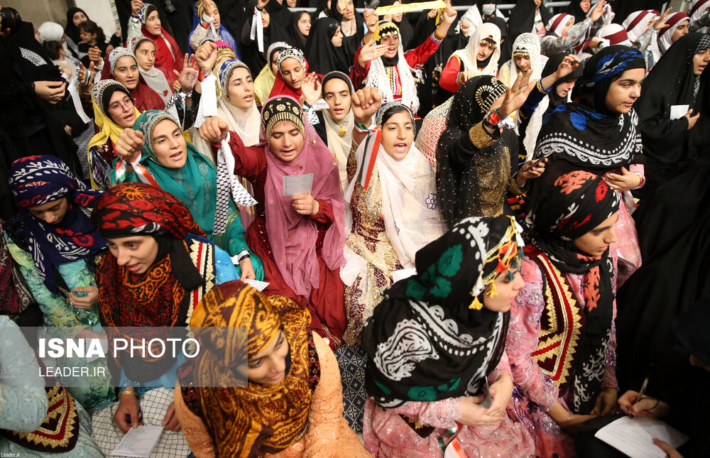 دیدار هزاران نفر از دانش‌آموزان و دانشجویان با مقام معظم رهبری