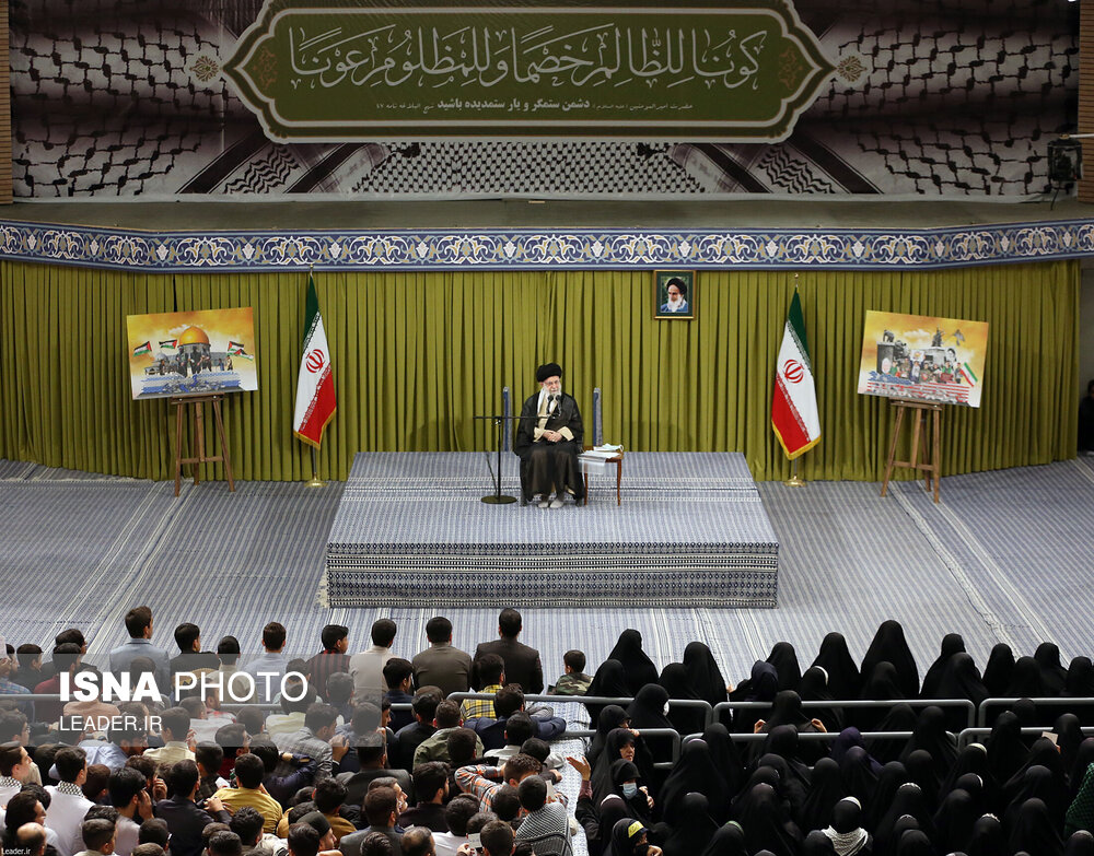 دیدار هزاران نفر از دانش‌آموزان و دانشجویان با مقام معظم رهبری
