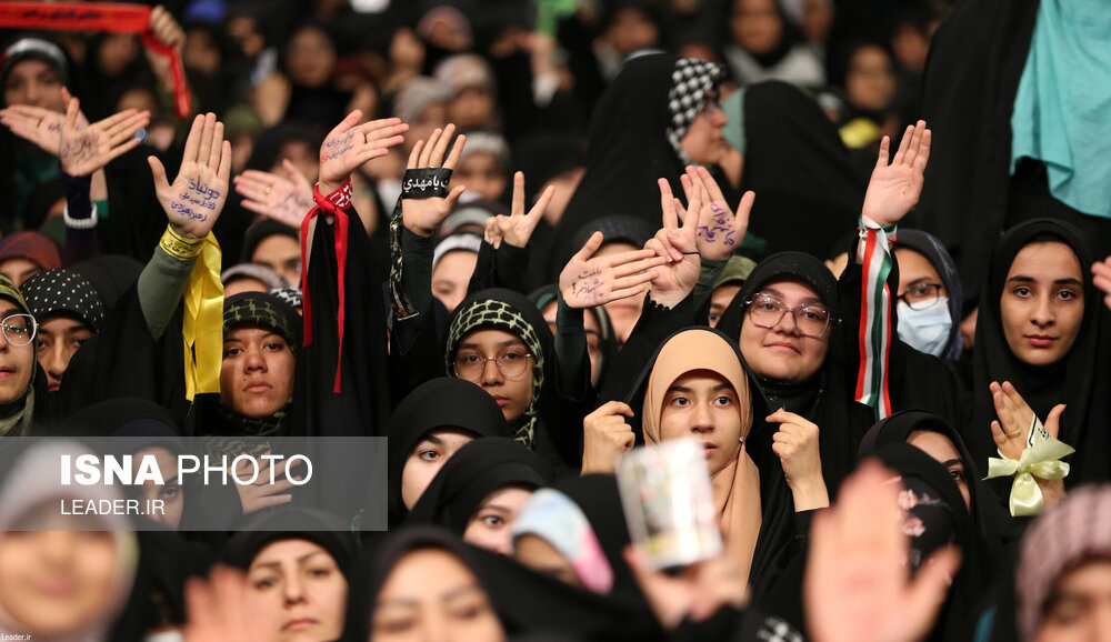 دیدار هزاران نفر از دانش‌آموزان و دانشجویان با مقام معظم رهبری