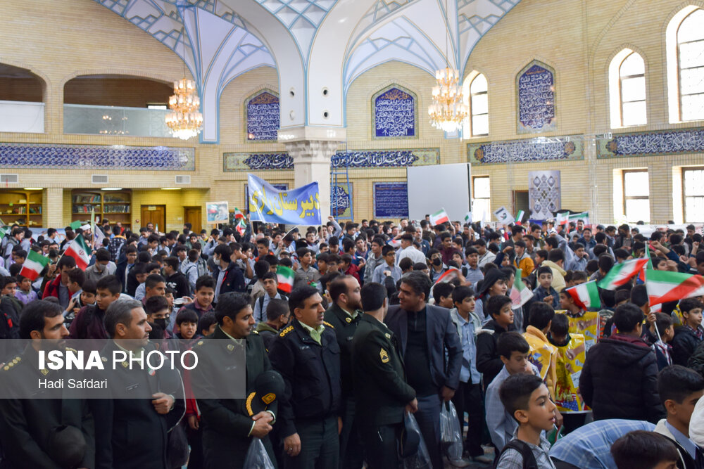 راهپیمایی ۱۳ آبان در محلات