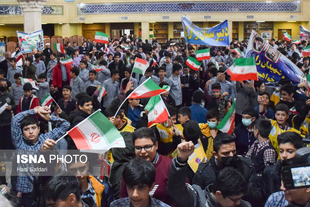 راهپیمایی ۱۳ آبان در محلات