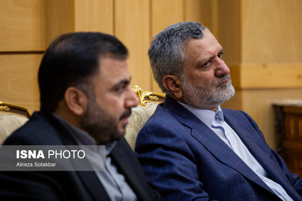 سید صولت مرتضوی، وزیر کار و عیسی زارع‌پور، وزیر ارتباطات در مراسم بدرقه رئیس جمهور پیش از سفر به عربستان